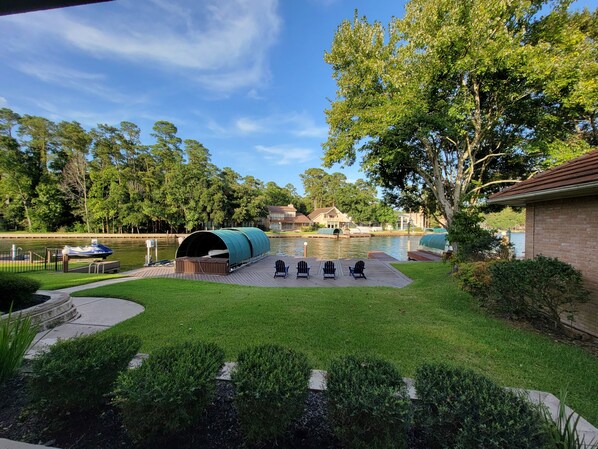 Terrace/patio - Lakefront Home on quite/protected cove on Lake Conroe with private pool (Montgomery)