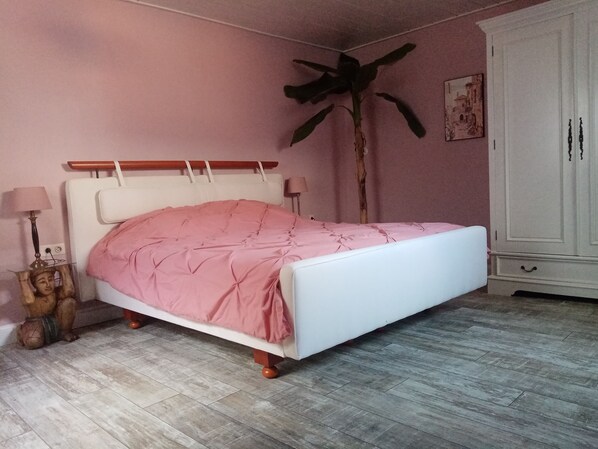 2 bedrooms, iron/ironing board, travel crib, free WiFi