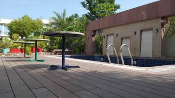 Piscina interna, piscina externa