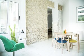 Apartment | 3 bedrooms, WiFi - Le Centre-ville Tr s Chic Apt Avec Jardin Marsa (La Marsa)