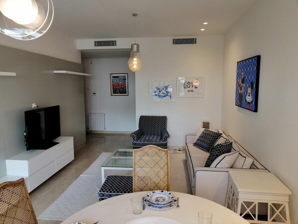 Apartment | 2 bedrooms, iron/ironing board, WiFi - Luxueux Apt Avec Jardin et Garage Priv s Marsa (La Marsa)