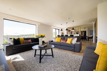 Stunning 5 Bedroom New Build With Amazing Views