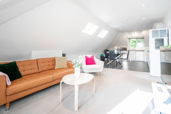Deluxe Apartment, Private Bathroom, City View (2 bed 2 bath penthouse) | Lounge