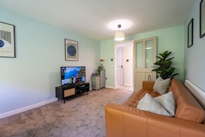 Deluxe Apartment, Ensuite, Garden View (2 bed 1 bath apartment) | Ruang Istirahat