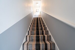 Deluxe Apartment, Ensuite, Garden View (2 bed 1 bath apartment) | Lobby - Park View (Redhill)