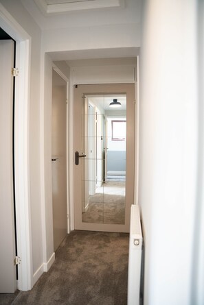 Apartamento Deluxe, baño privado, vistas al jardín (2 bed 1 bath apartment) | Interior