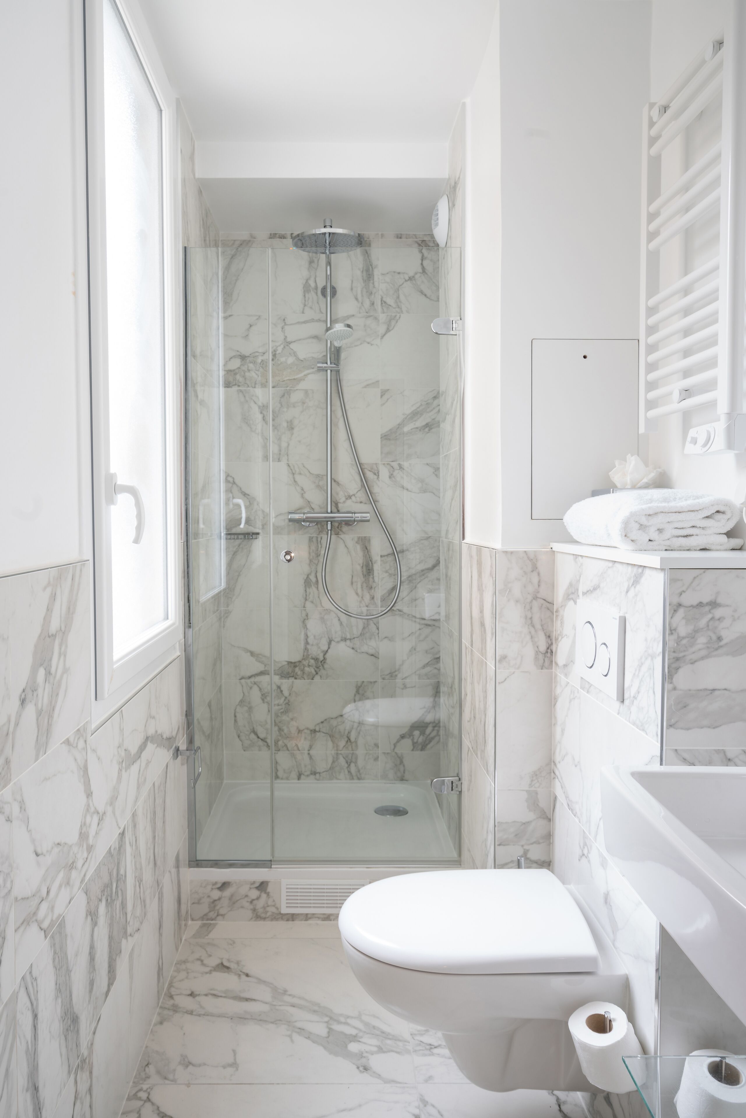 deluxe triple room | bathroom | shower, free toiletries, hair dryer, towels