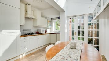 House | 4 bedrooms, WiFi