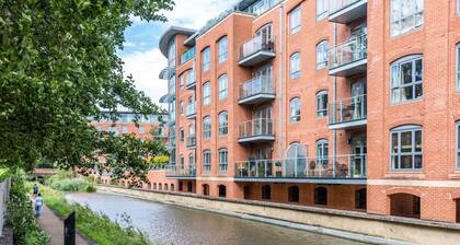 Modern 2 Bedroom Apartment in Popular Jericho