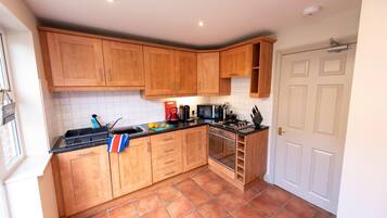 House | Private kitchen | Stovetop, electric kettle, toaster, high chair