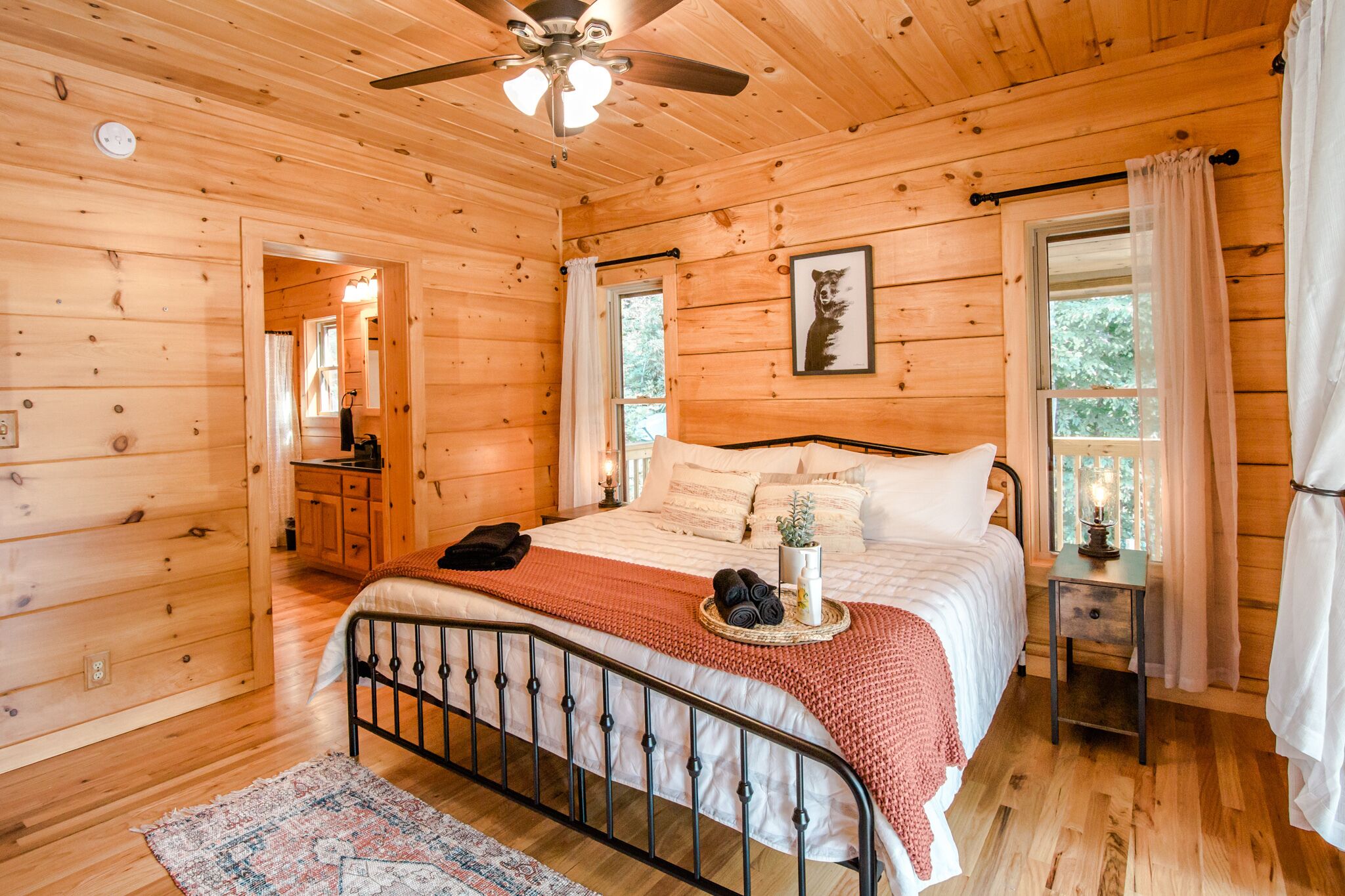 4 quartos, escrivaninha, berço de viagem, Wi-Fi