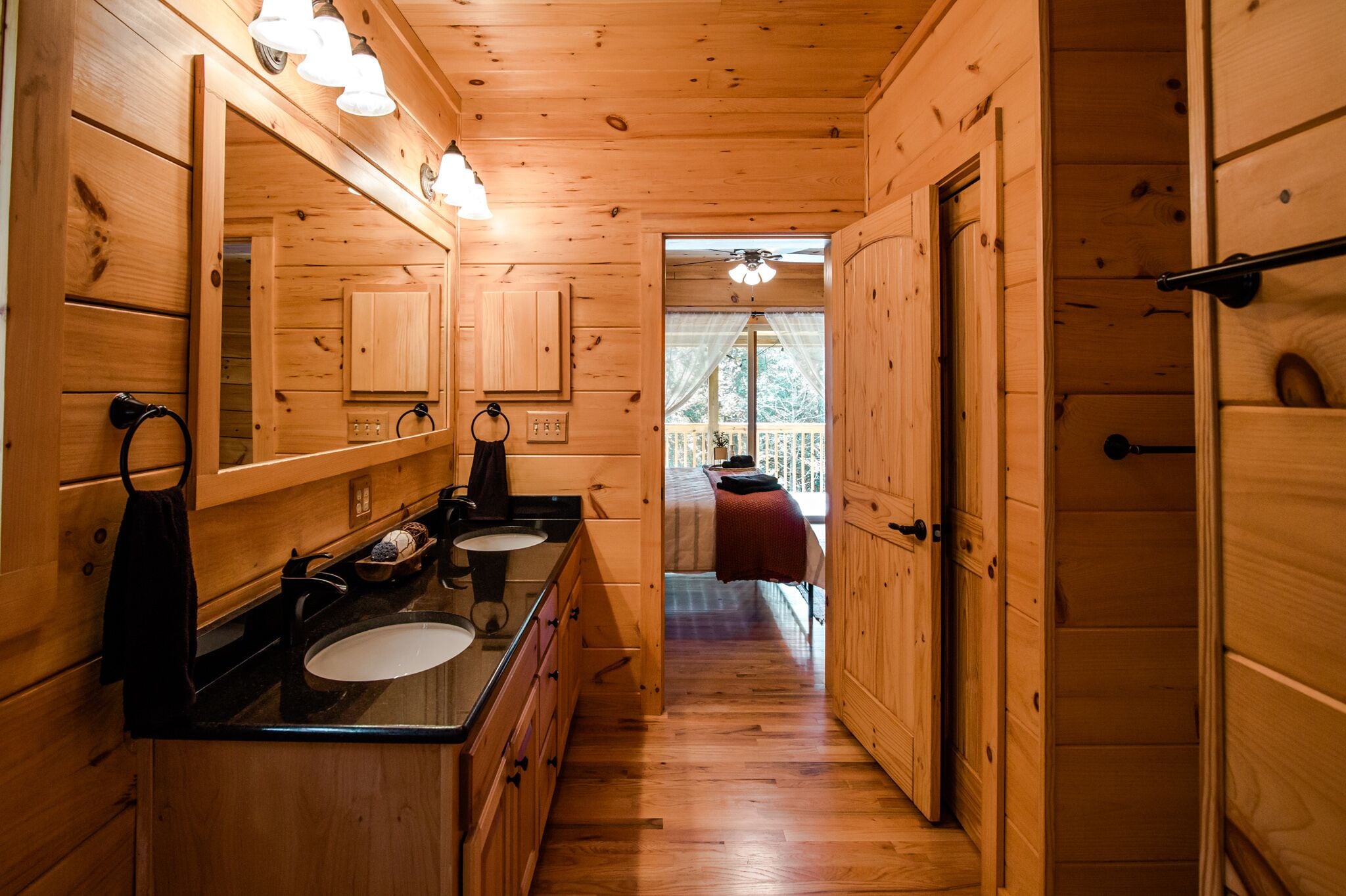 4 Schlafzimmer, Schreibtisch, Reisekinderbett, WLAN