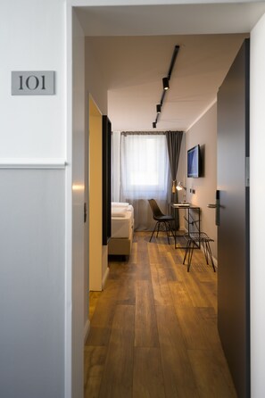 Double Room | Hypo-allergenic bedding, desk, blackout drapes, soundproofing - Nikii City Hotel (Leverkusen)