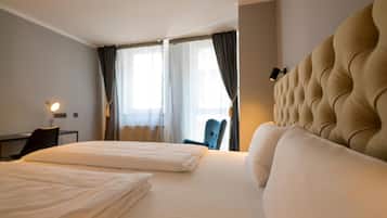 Ropa de cama hipoalergénica, escritorio, cortinas opacas