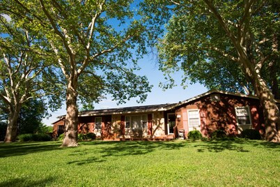 4 Bedroom Home Central Location