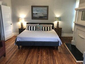 3 عدّة غرف نوم ومكواة/لوح كي وواي فاي وملاءات أسرّة