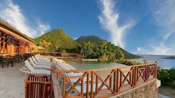 2 outdoor pools
