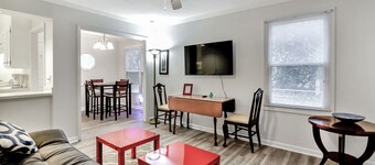 Convenient Capital-City Getaway