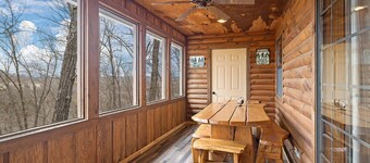 Great Escape Log Cabin Close to SDC, Discount first 10 Guests of the Season.