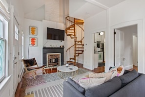 Smart TV - 2-Story Carriage House on Forsyth Park! (Savannah)