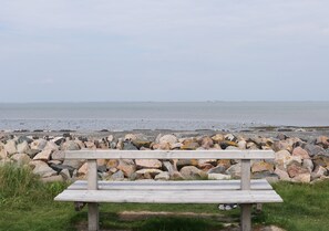 Ligstoelen aan het strand, strandlakens