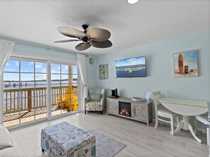 TV - Island Place 111 Downtown w Pool See Dolphins Play (Cedar Key)