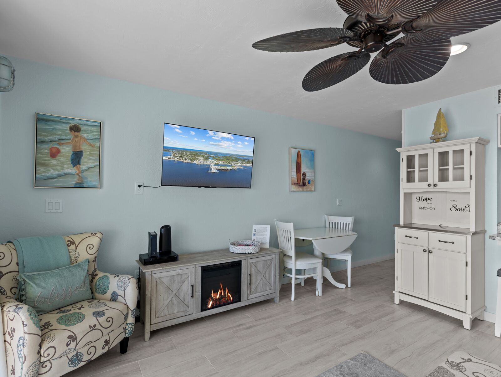 Island Place 111 Downtown W Pool See Dolphins Play - Cedar Key, FL
