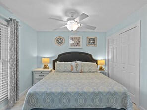 1 bedroom, WiFi, bed sheets - Island Place 111 Downtown w Pool See Dolphins Play (Cedar Key)