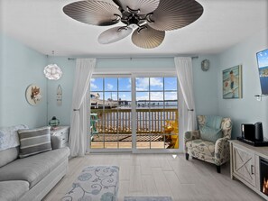 TV - Island Place 111 Downtown w Pool See Dolphins Play (Cedar Key)