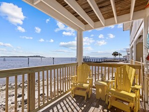 Property grounds - Island Place 111 Downtown w Pool See Dolphins Play (Cedar Key)