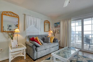 TV - Beautiful Condo at Island Place 201! (Cedar Key)