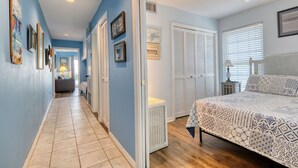 1 bedroom, iron/ironing board, travel cot, WiFi - Relax-Recharge-Repeat Island Place 203! (Cedar Key)