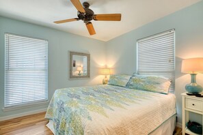 1 bedroom, WiFi, bed sheets - High End Corner Unit at Island Place 208! (Cedar Key)