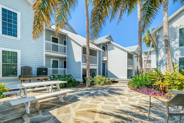 Outdoor dining - High End Corner Unit at Island Place 208! (Cedar Key)