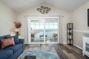 TV - Charming Condo at Island Place 211! (Cedar Key)
