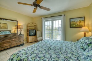 2 bedrooms, WiFi, bed sheets - Coastal Getaway Island Place 314! (Cedar Key)