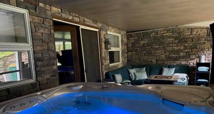 The Hideaway - 19 Private Acres to Explore