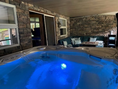 The Hideaway - 19 Private Acres to Explore