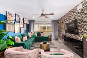 Living area - Groovy Old Town Scottsdale Condo (Scottsdale)