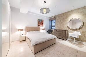 2 bedrooms, desk, travel cot, WiFi