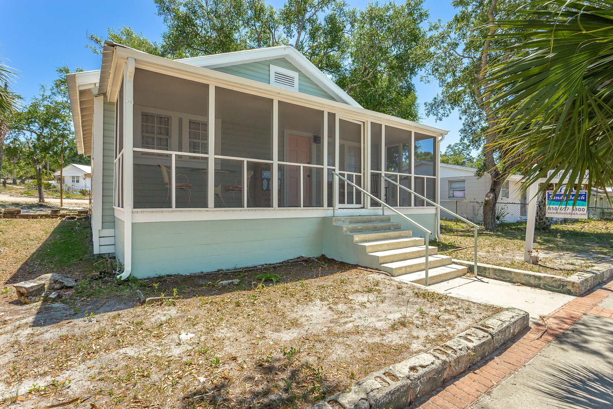 Flip Flop' N 2BR/2BA  Home- Down Town Carrabelle
