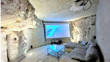 Televisie en een videogameconsole