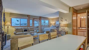 Smart TV, fireplace, DVD player