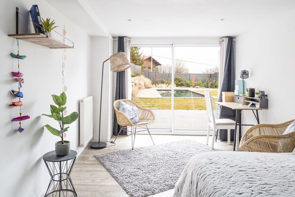 Smart TV, fireplace, video games, DVD player