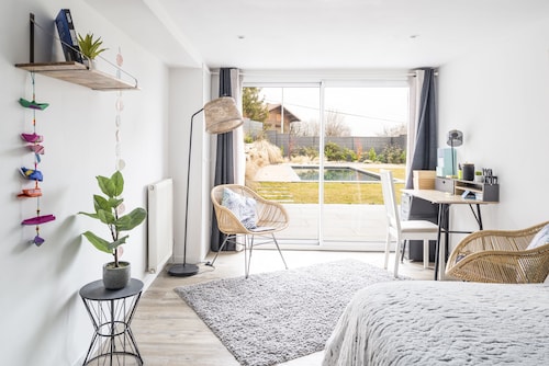 Villa spacieuse au pied de la chartreuse 12p. 5 chambres ,piscine. vue montagne