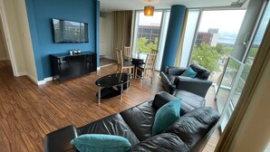 Apartment | Ruang tamu | 38 inci televisyen LED dengan digital, TV 