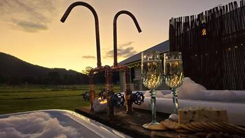 Outdoor spa tub