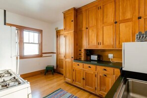 Fridge, microwave, oven, stovetop - Classic Macalester Area St. Paul Duplex (Saint Paul)