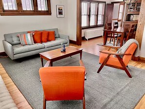 Smart TV - Classic Macalester Area St. Paul Duplex (Saint Paul)