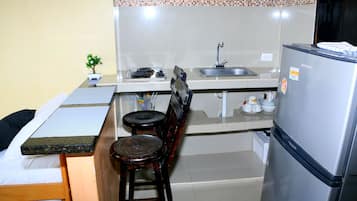Refrigerador, microondas, lavavajillas, cafetera/tetera